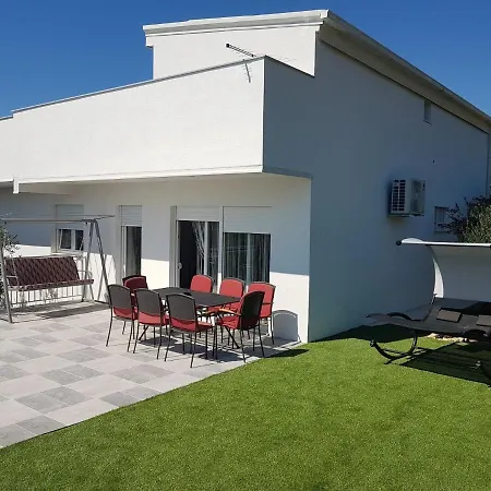 Family Friendly House With A Swimming Pool Kastel Novi, Kastela - 16199 *