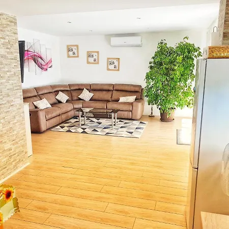 Family Friendly House With A Swimming Pool Kastel Novi, Kastela - 16199 Дом отдыха