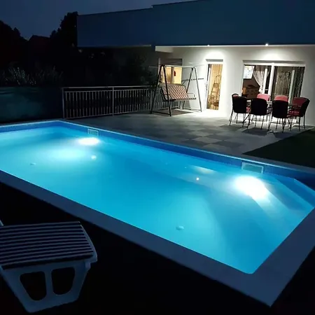 Family Friendly House With A Swimming Pool Kastel Novi, Kastela - 16199 Дом отдыха Кастель-Нови