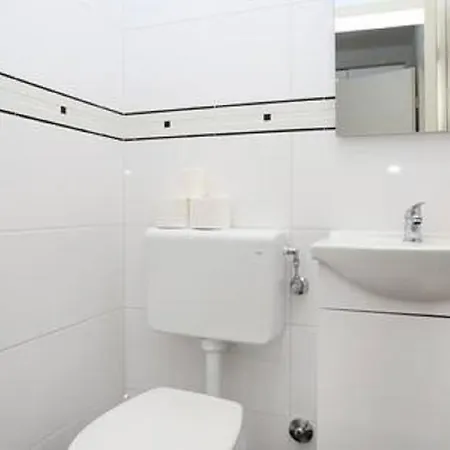 Дом отдыха Family Friendly House With A Swimming Pool Kastel Novi, Kastela - 16199 *